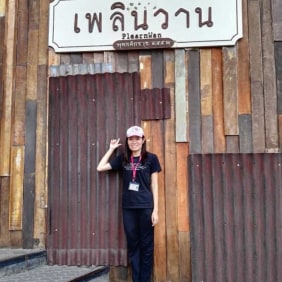 aunyaphat-bangkok-tour-guide