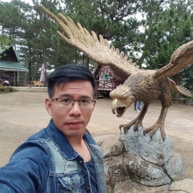 nguyen-halong-tour-guide