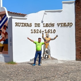 vidal-leon-tour-guide