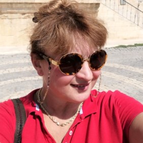 ramonas.-paris-tour-guide