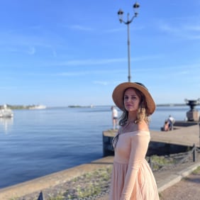nina-saintpetersburg-tour-guide