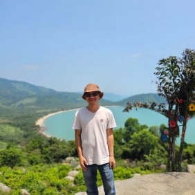 tridai-hue-tour-guide