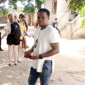 alex-lome-tour-guide