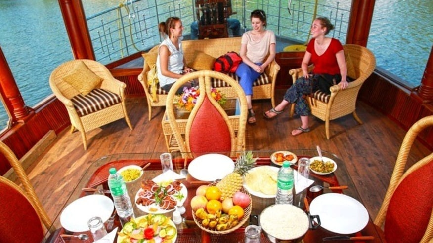 Kochi Alappuzha 5 Hours Private Tour Package Boating And Food And Drink Tourhq Admire the beautiful scenery of paddy fields and coconut palm as you cruise along the backwaters of alappuzha, an area known as the venice of the east. kochi alappuzha 5 hours private tour