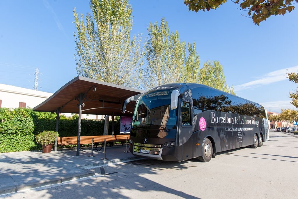 Designer Outlet: La Roca Village Barcelona + Bus Tour