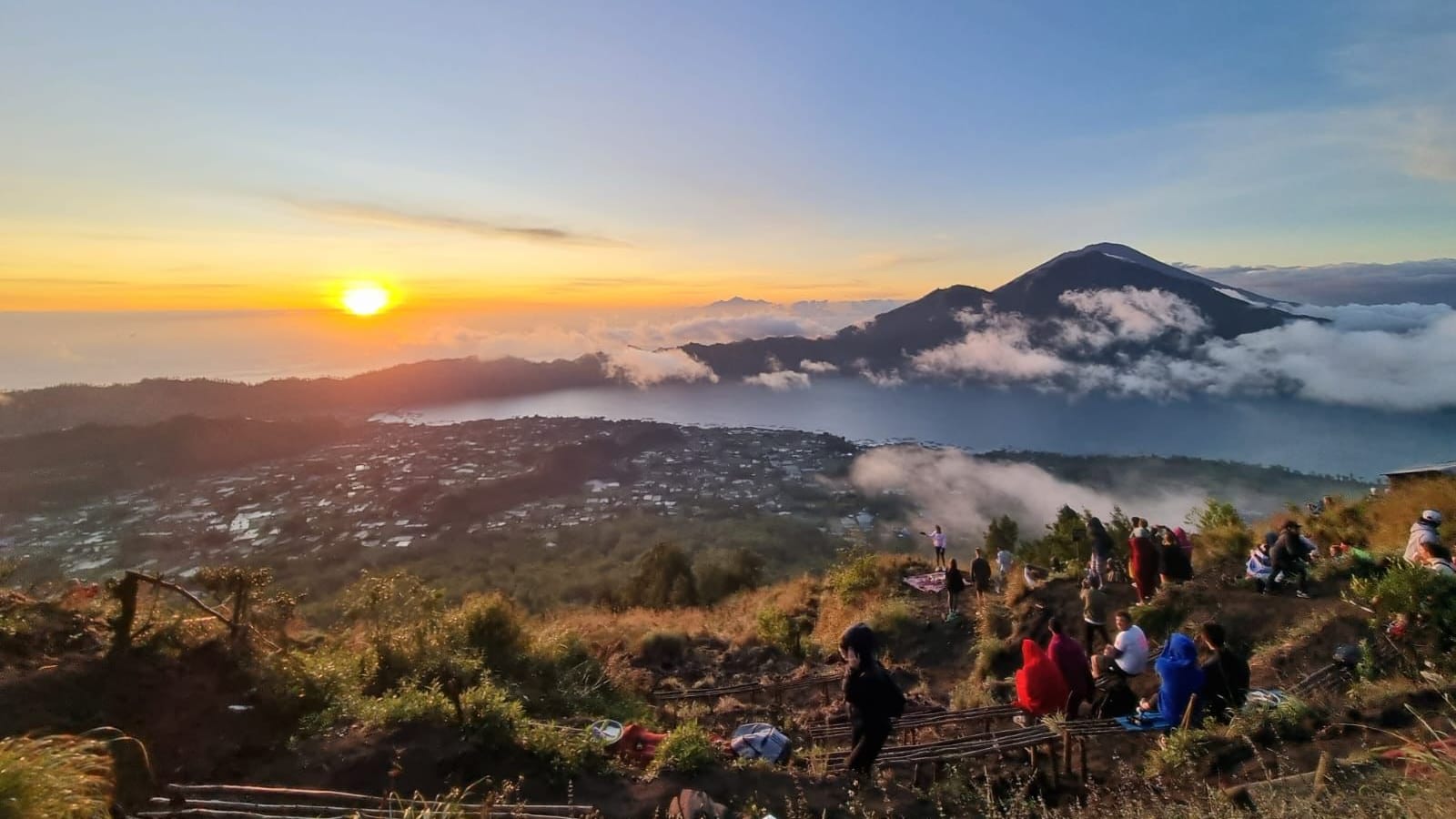 7-Hour Mount Batur Hike with Sunrise and Summit Breakfast
