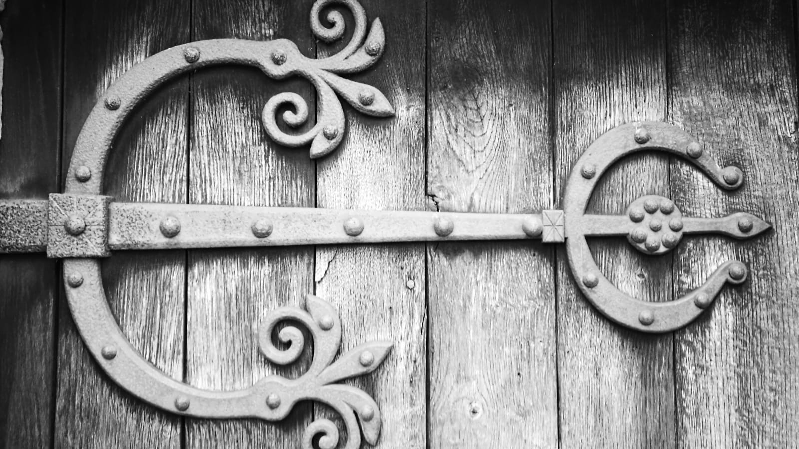 4-Day Medieval Symbolism Tour in Portugal with Tomar and Guimarães