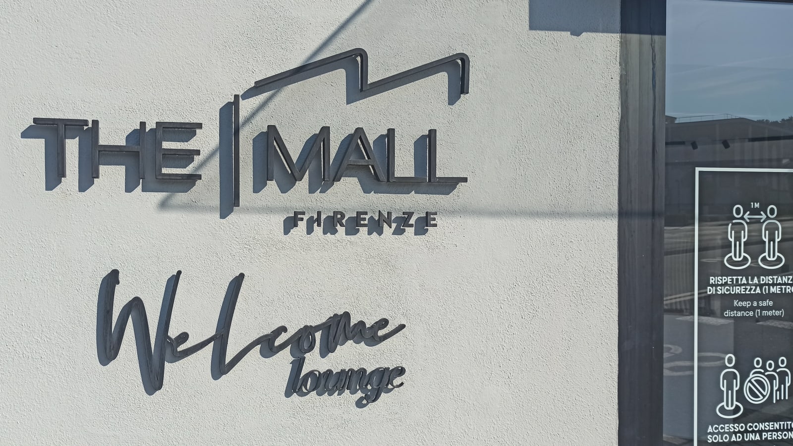 6-Hour Shopping Tour from Florence to The Mall and Prada Space