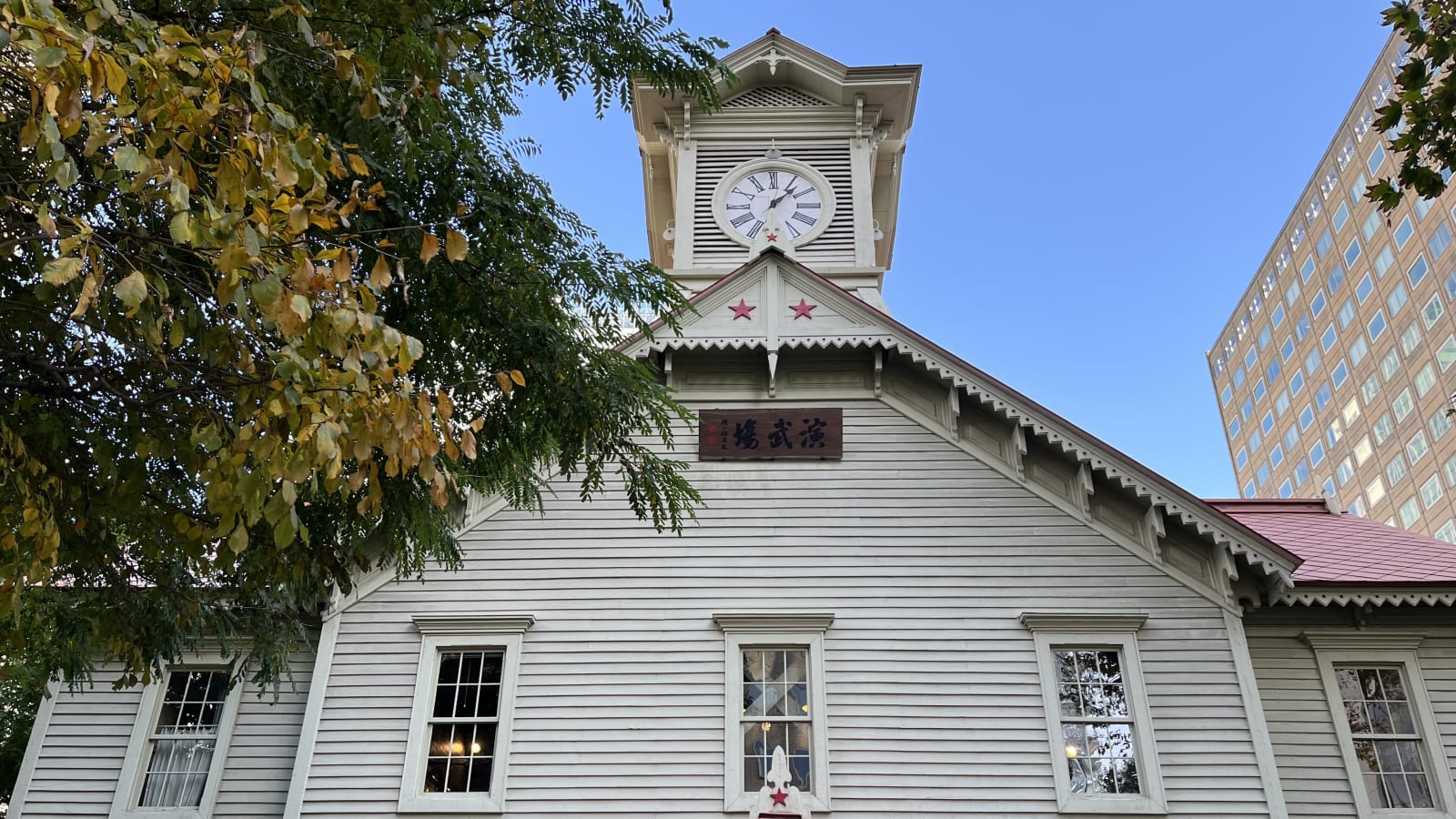 6-Hour Sapporo Walking Tour with Landmarks and Hidden Gems