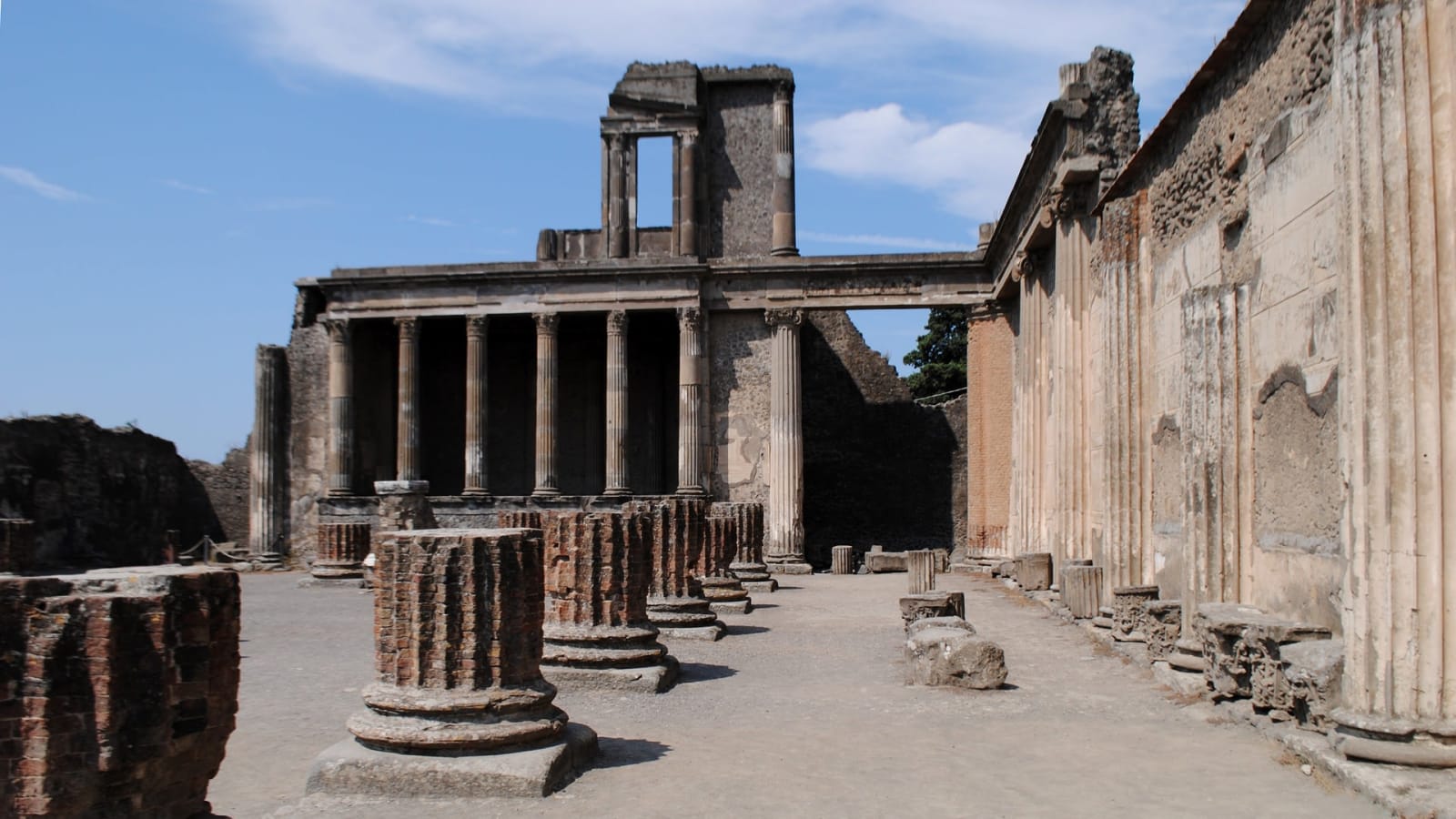 4-Hour Pompeii Archaeology Tour from Naples with Vesuvian Villas