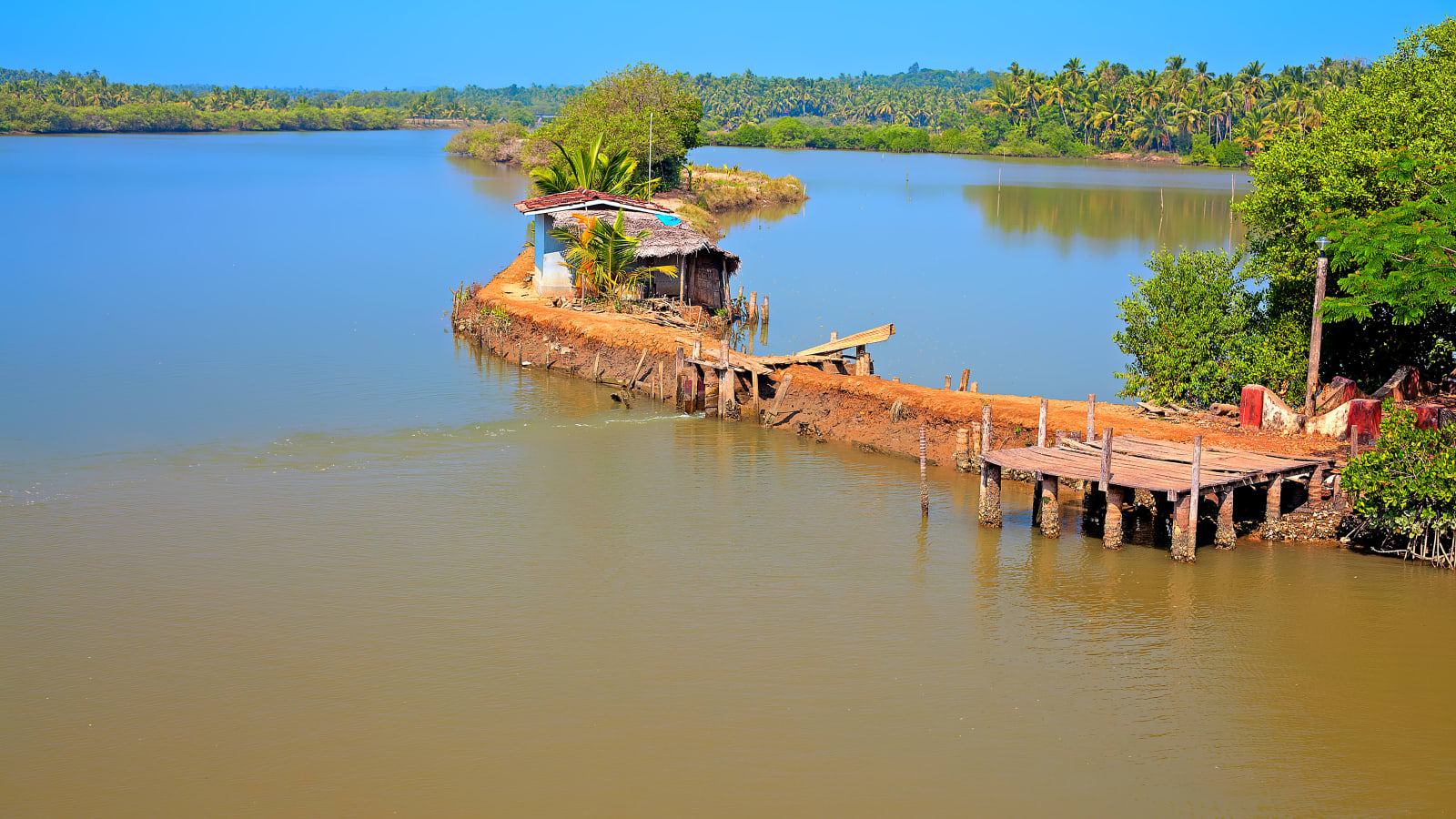 10-Hour Kannur Sightseeing Tour with Forts, Temples, and Handloom