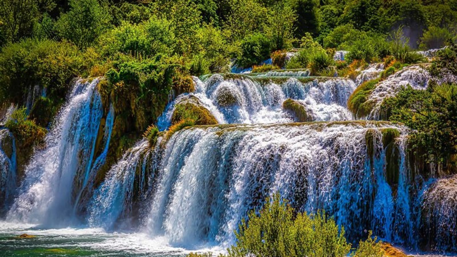 From Split: Krka Waterfalls and Skradin with scenic boat ride