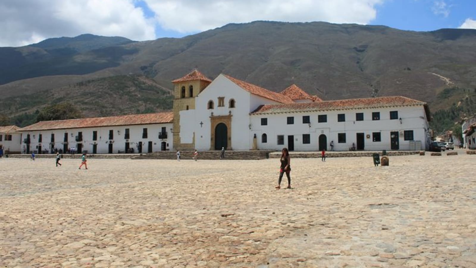 Tour a Villa de Leyva en 1 día desde Bogotá Historia, Cultura y Paisajes