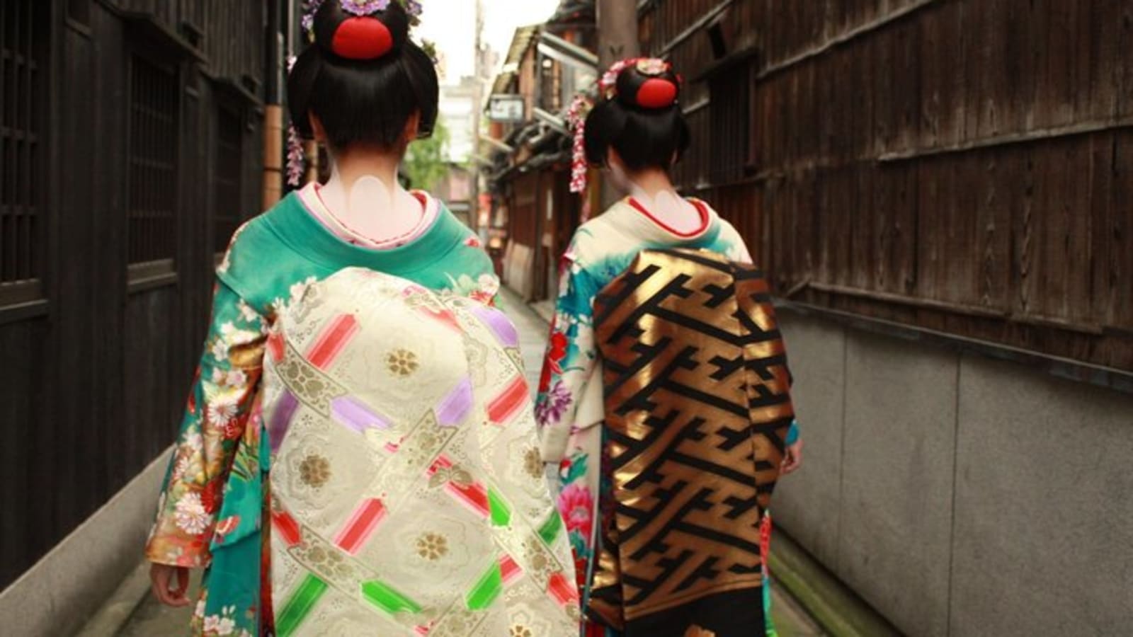 Gion Night Tour Stories of Geisha and Maiko