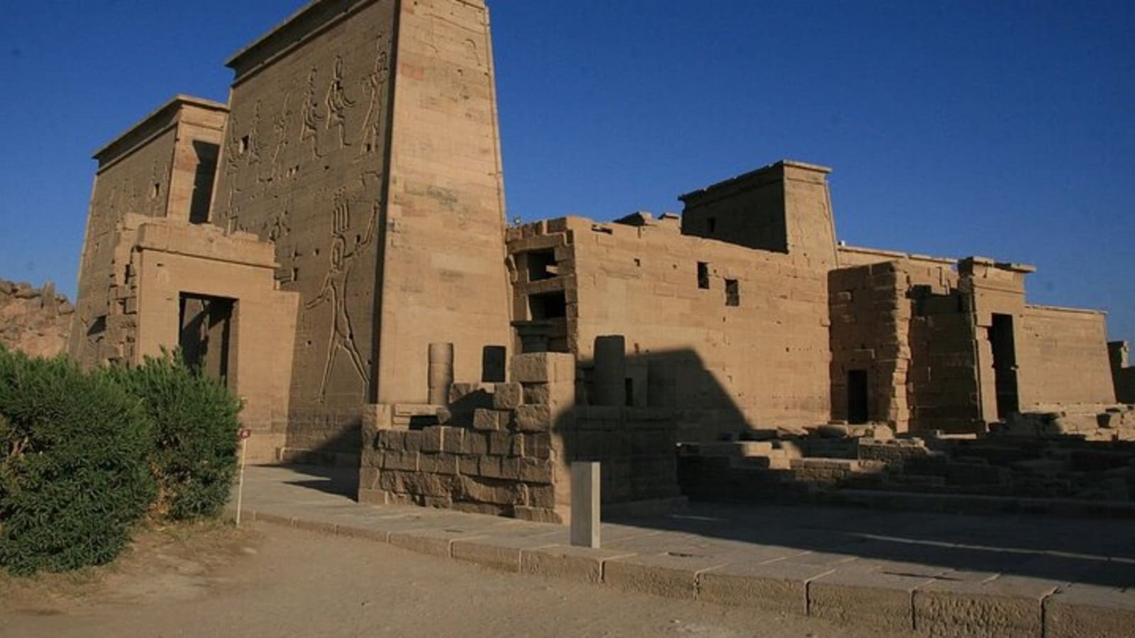 Aswan, Nubian Village, Abu Simbel and Luxor in 3 Days Overland