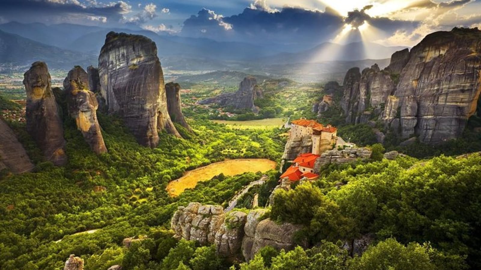 Delphi and Meteora Three Days Tour from Athens