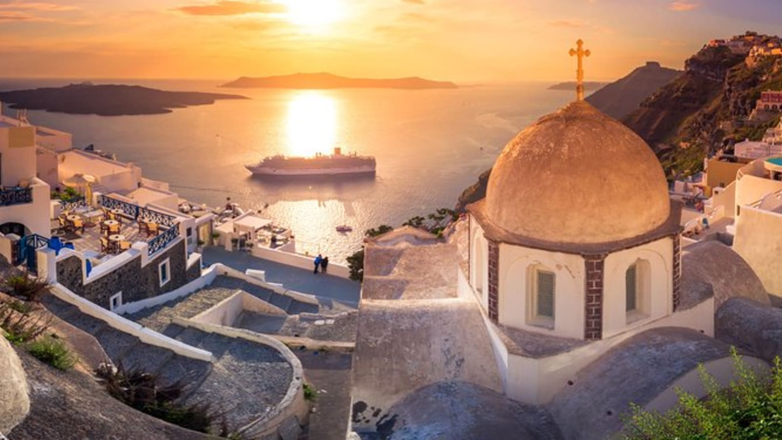 ISLAND BUS TOUR: THE MAJESTIC SPOTS OF SANTORINI