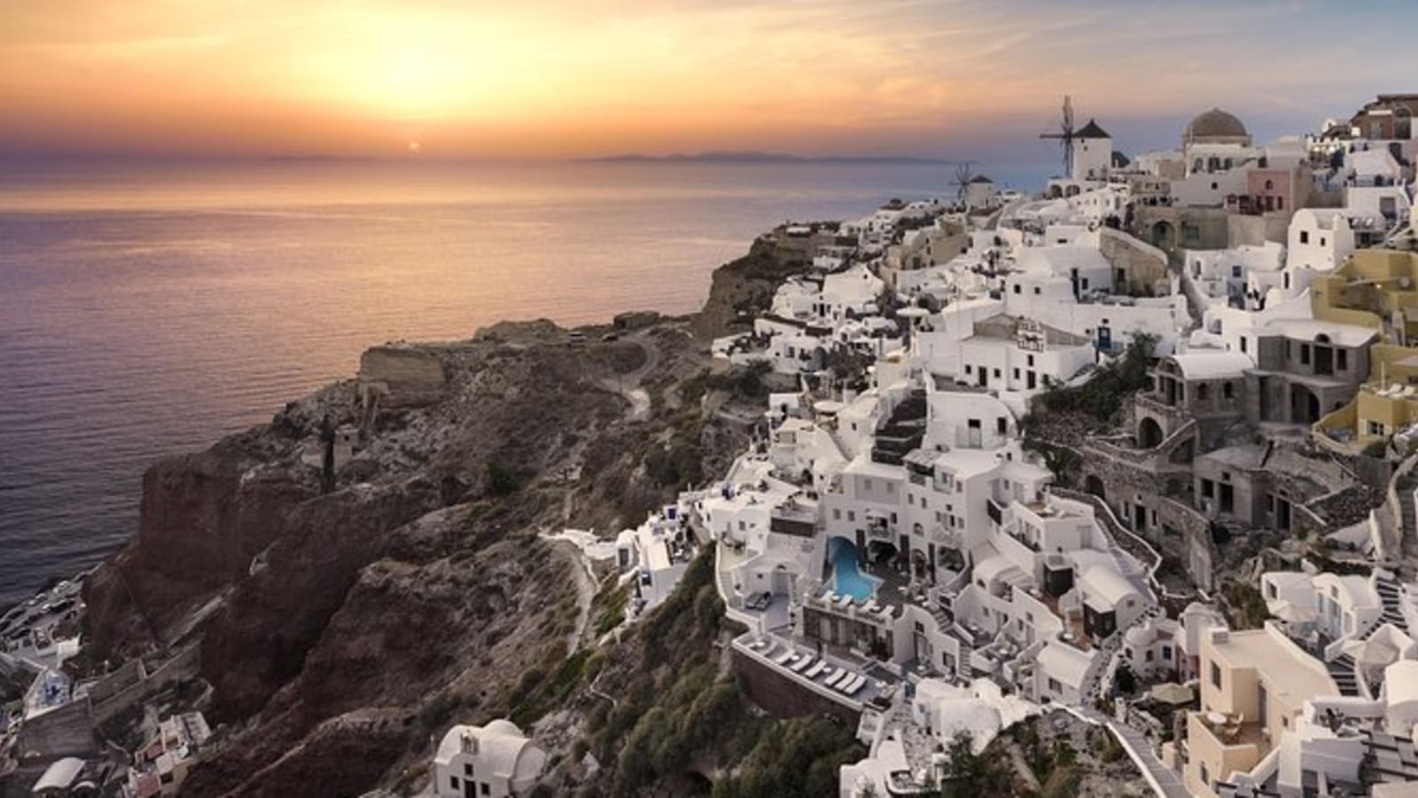 SUNSET IN OIA & TRADITIONAL VILLAGES BUS TOUR