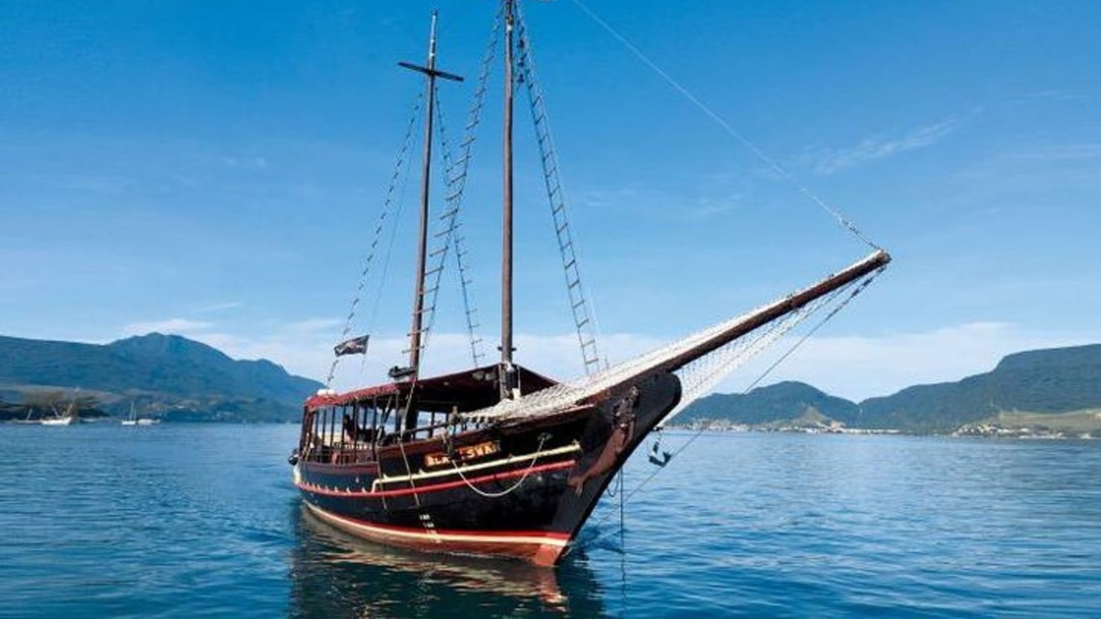 Guanabara Bay Cruise Half-Day Tour in Rio de Janeiro with Transfer