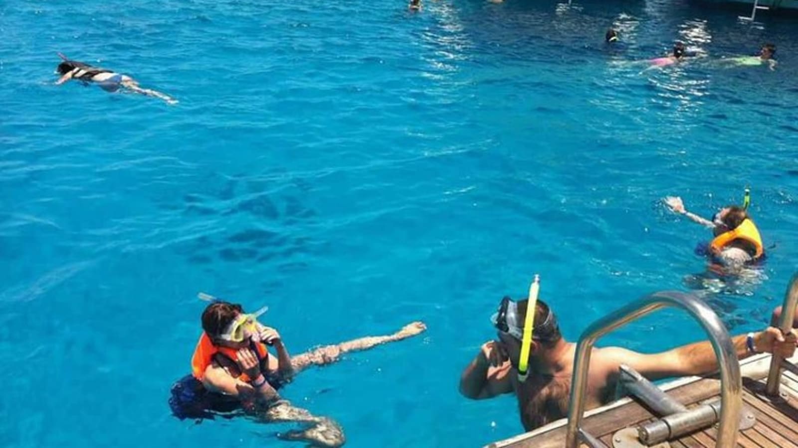 Ras Mohamed Park and the White Island snorkeling tour by boat