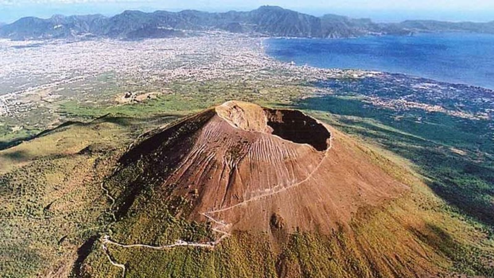 Mt Vesuvius and Pompeii Tour by Bus from Sorrento