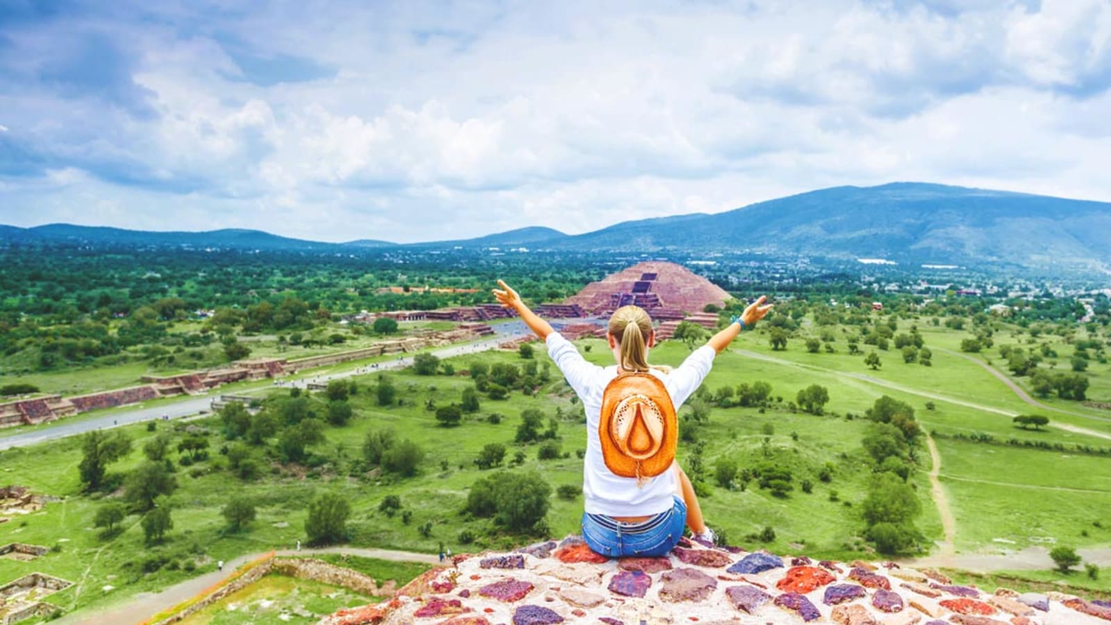 Teotihuacan, Shrine of Guadalupe & Tlatelolco with food and roundtrip transportation