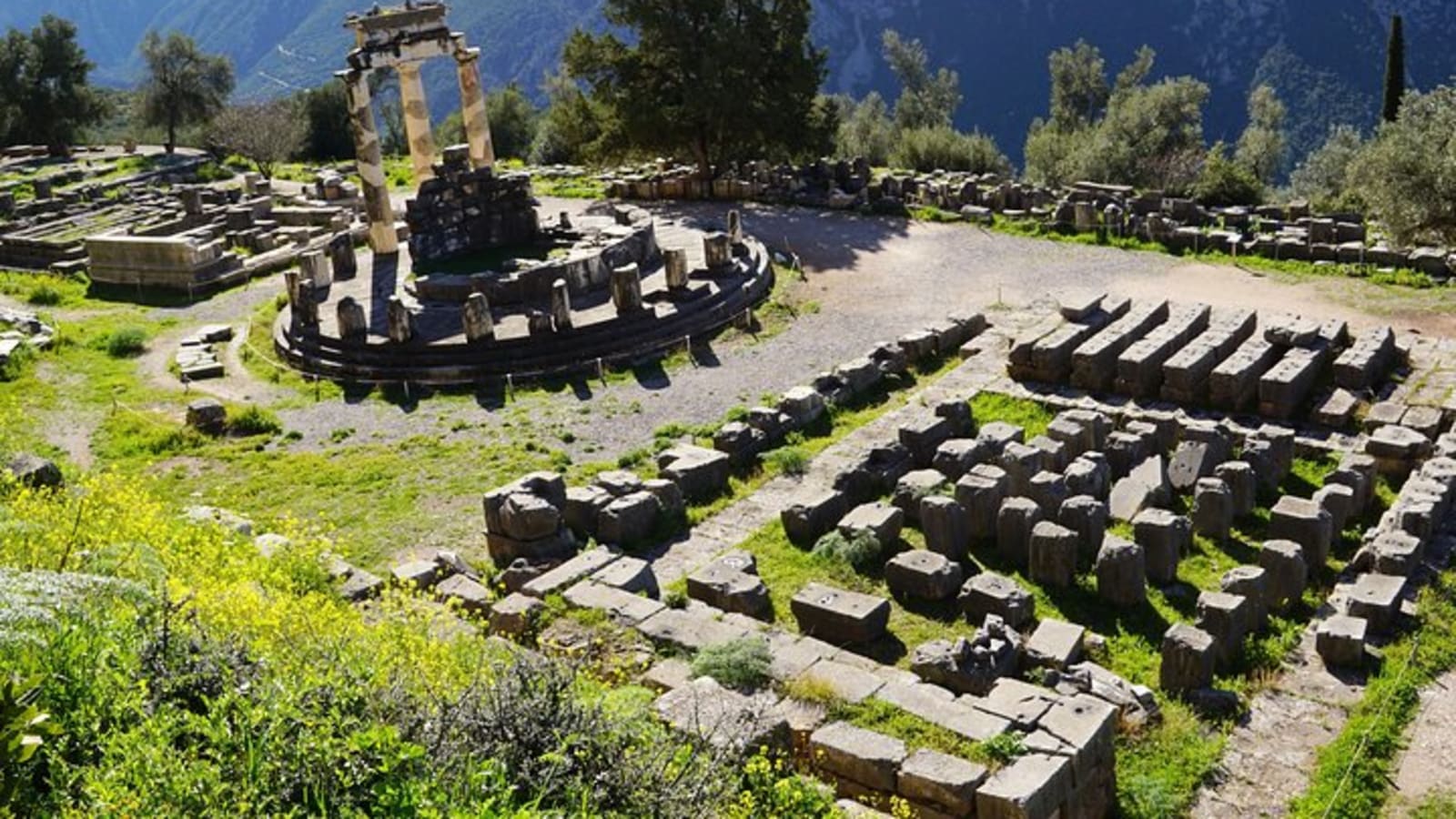 4 Days Private Tour: Delphi - Meteora - Vergina & Dion
