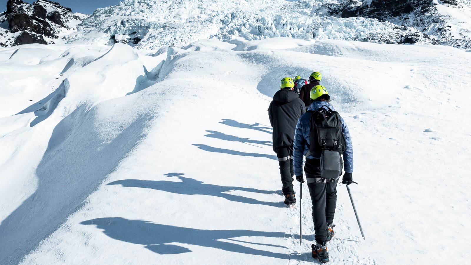 6 Day Around Iceland Winter Minibus Tour