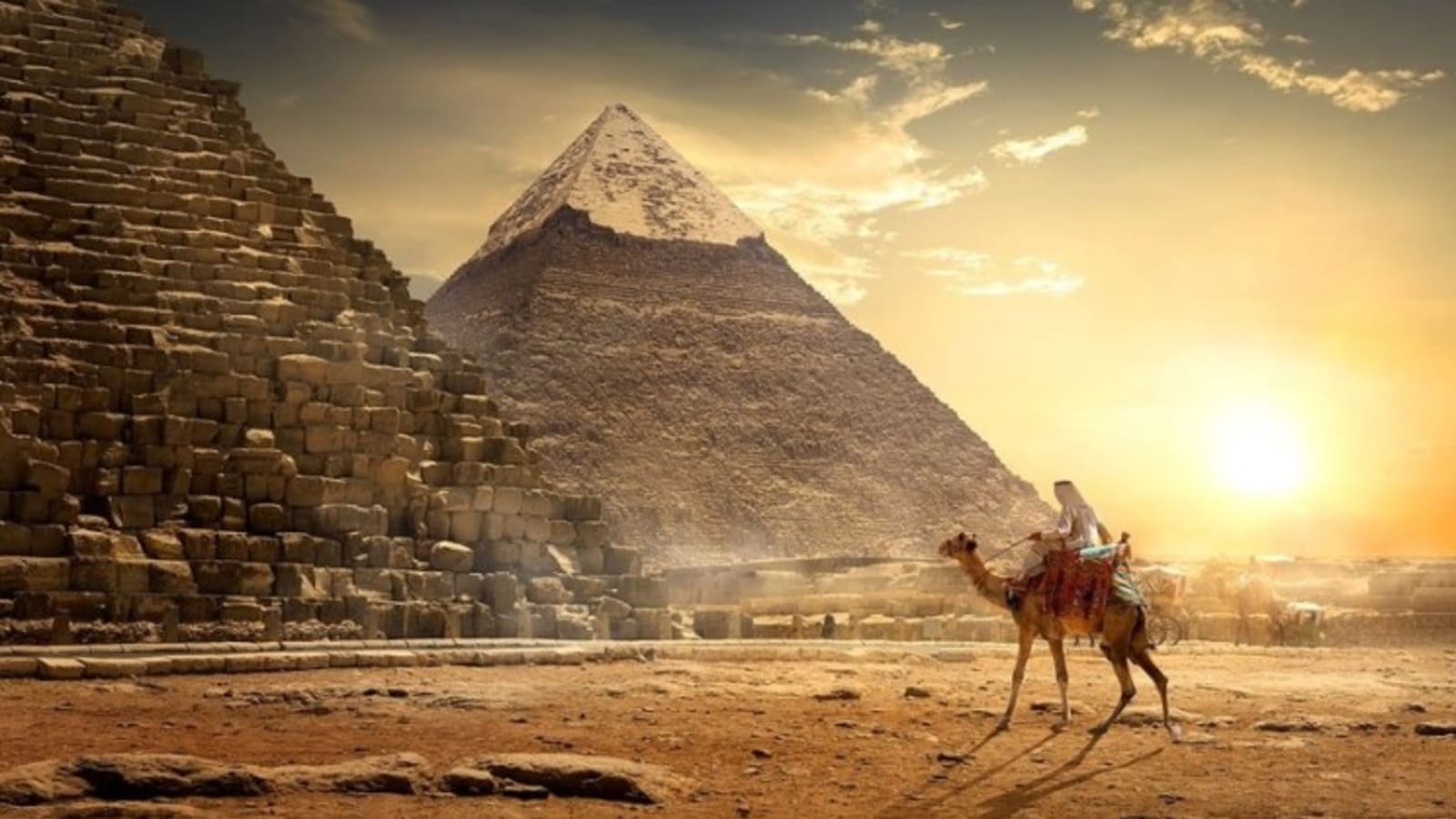 Day Tour to Giza Pyramids and the Egyptian Museum