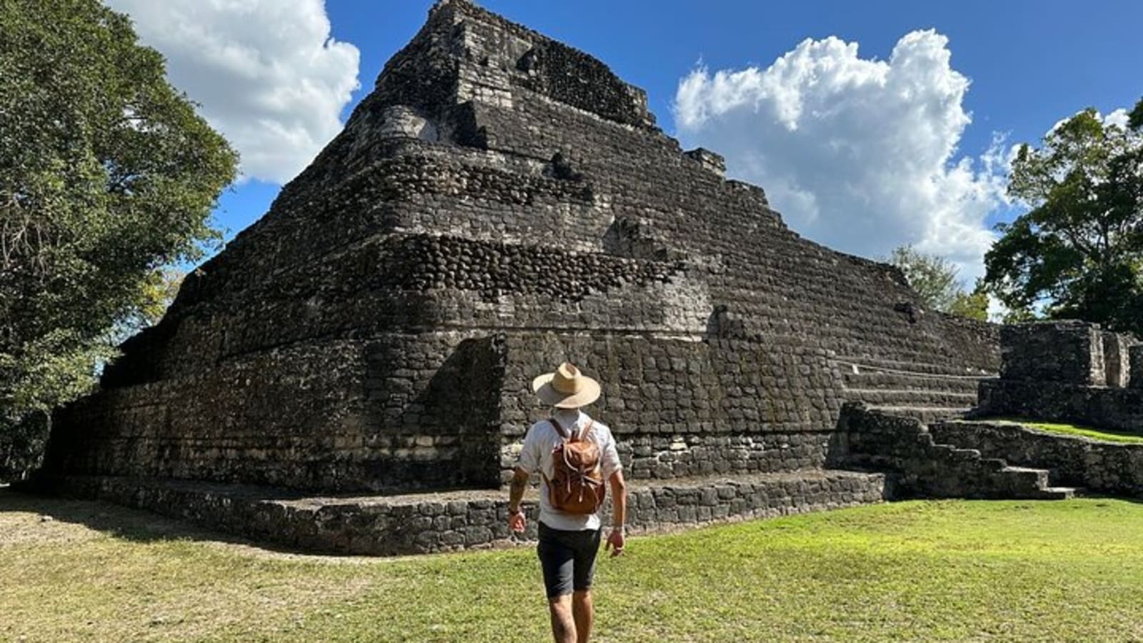 One Day Tour to Chacchoben Mayan City and Bacalar Lagoon with a Certified Guide