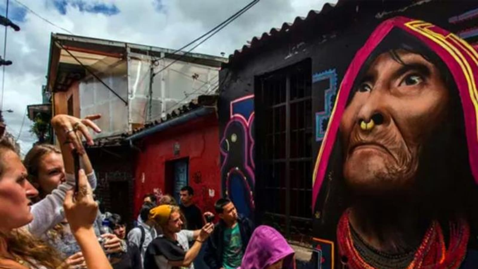 Spectacular Street Art tour in Bogota