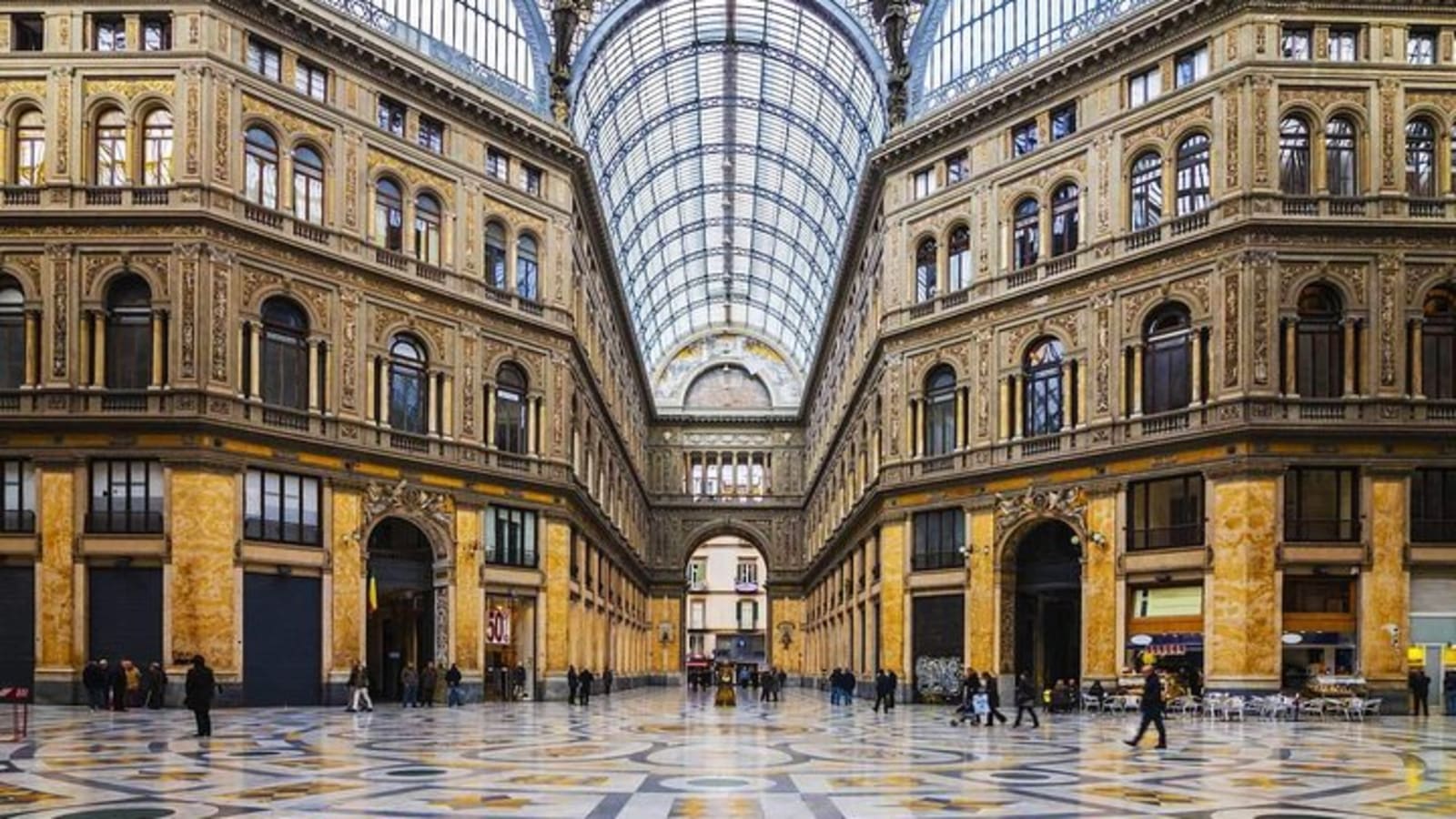 Naples panoramic tour and Monumental historic center.