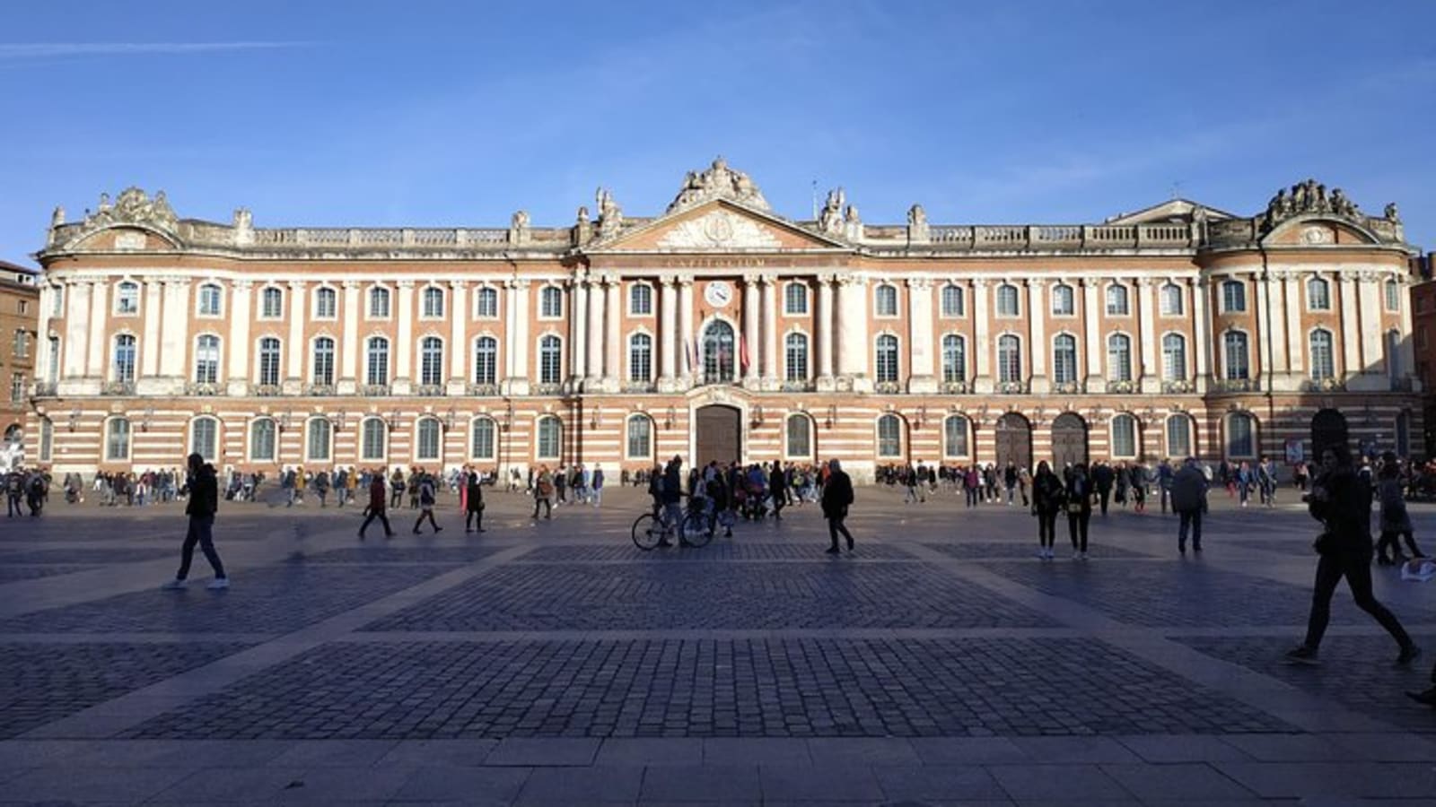Day tour to Toulouse and the Canal du Midi. Private tour from Carcassonne.