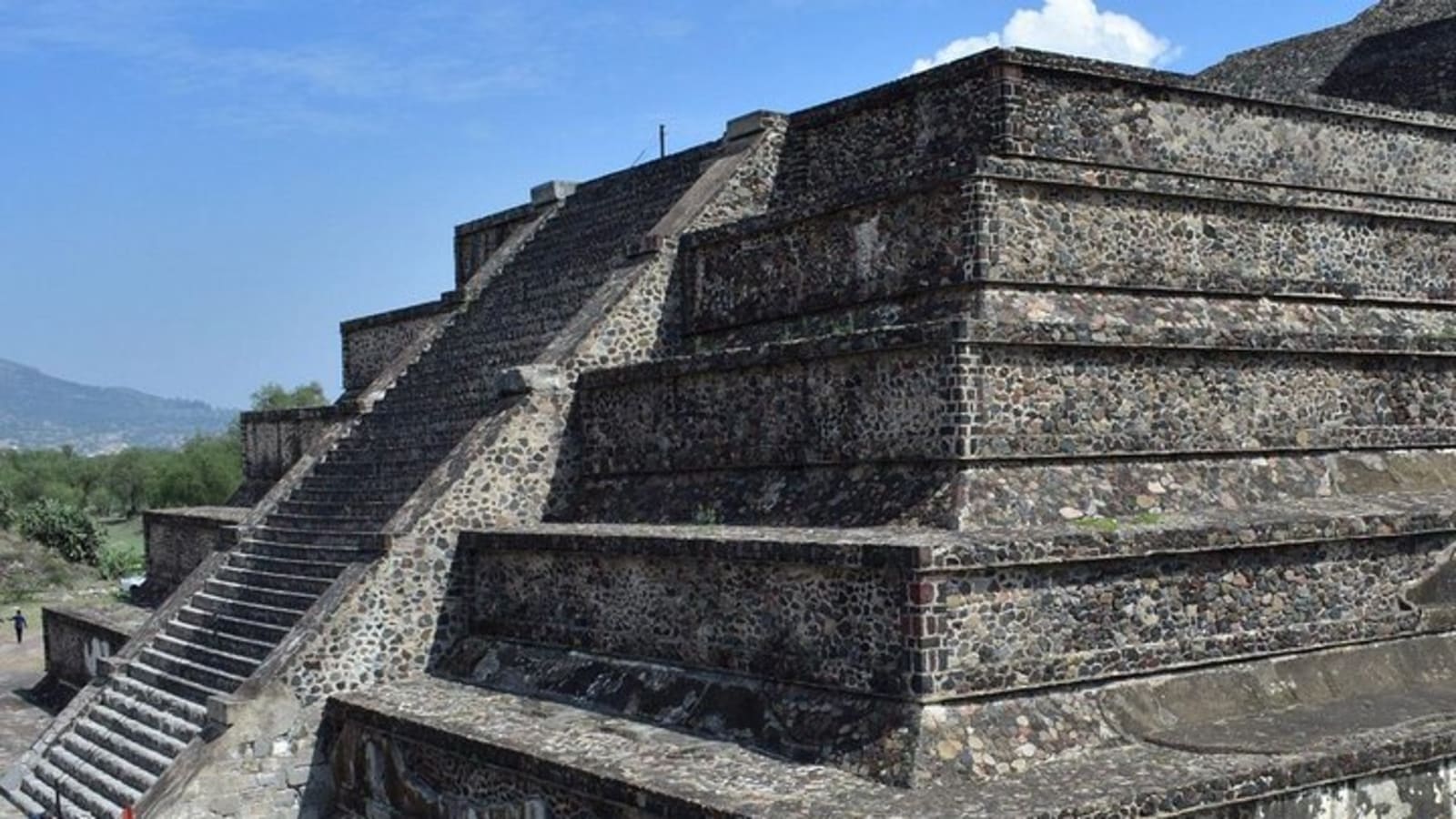 Thrifty combo 2 Days visiting Basilica of Guadalupe, Pyramids, Cuernavaca, Taxco