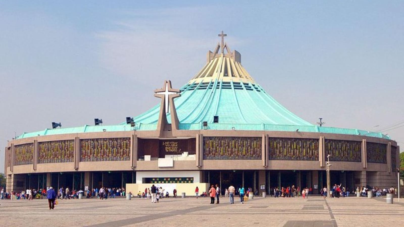 2D: Frida Kahlo Museum(No tiket) & Xochimilco Basílica & Pyramids