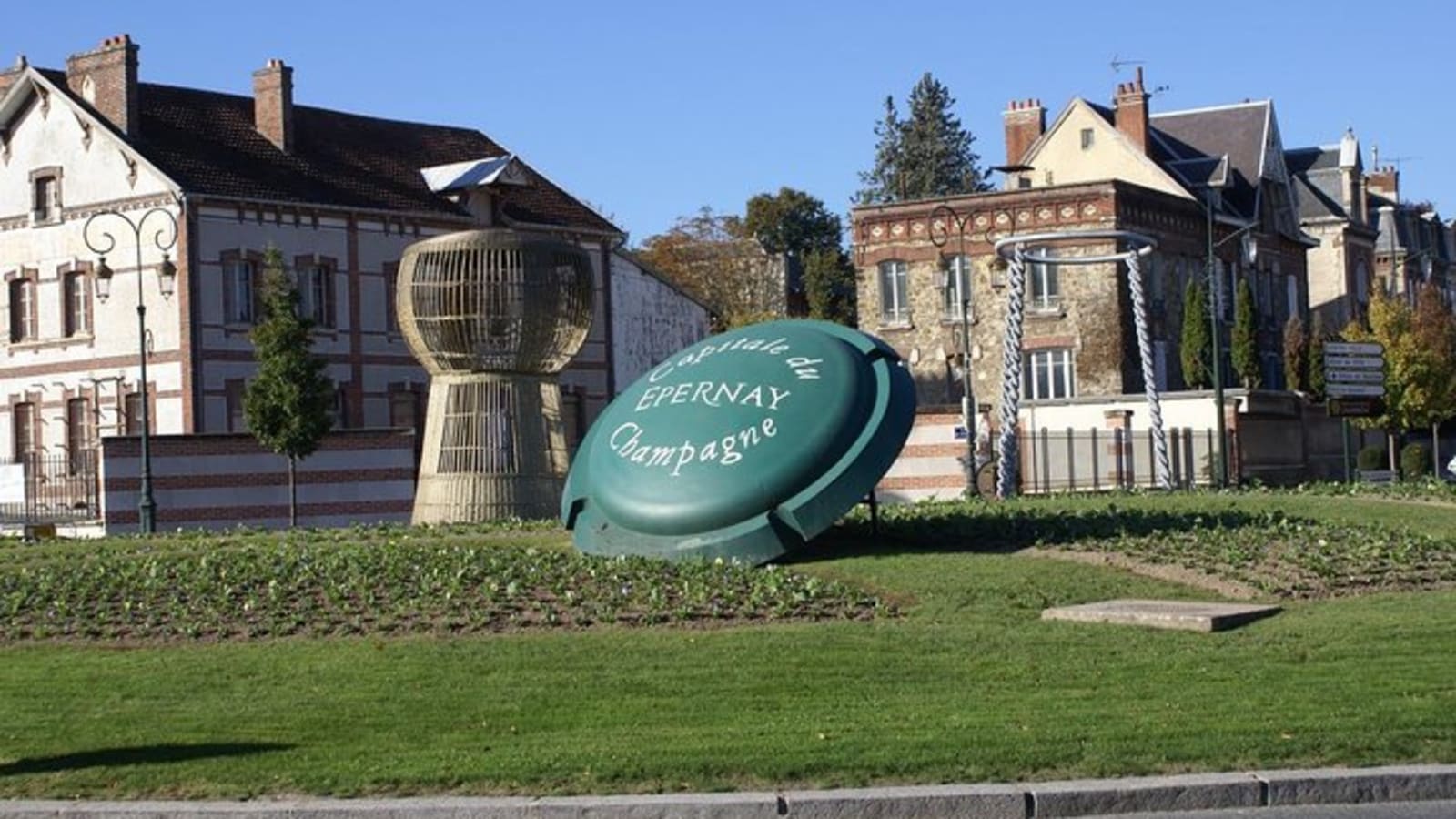 Private 10-hour round transfer to Champagne Epernay from Paris. Best offer!