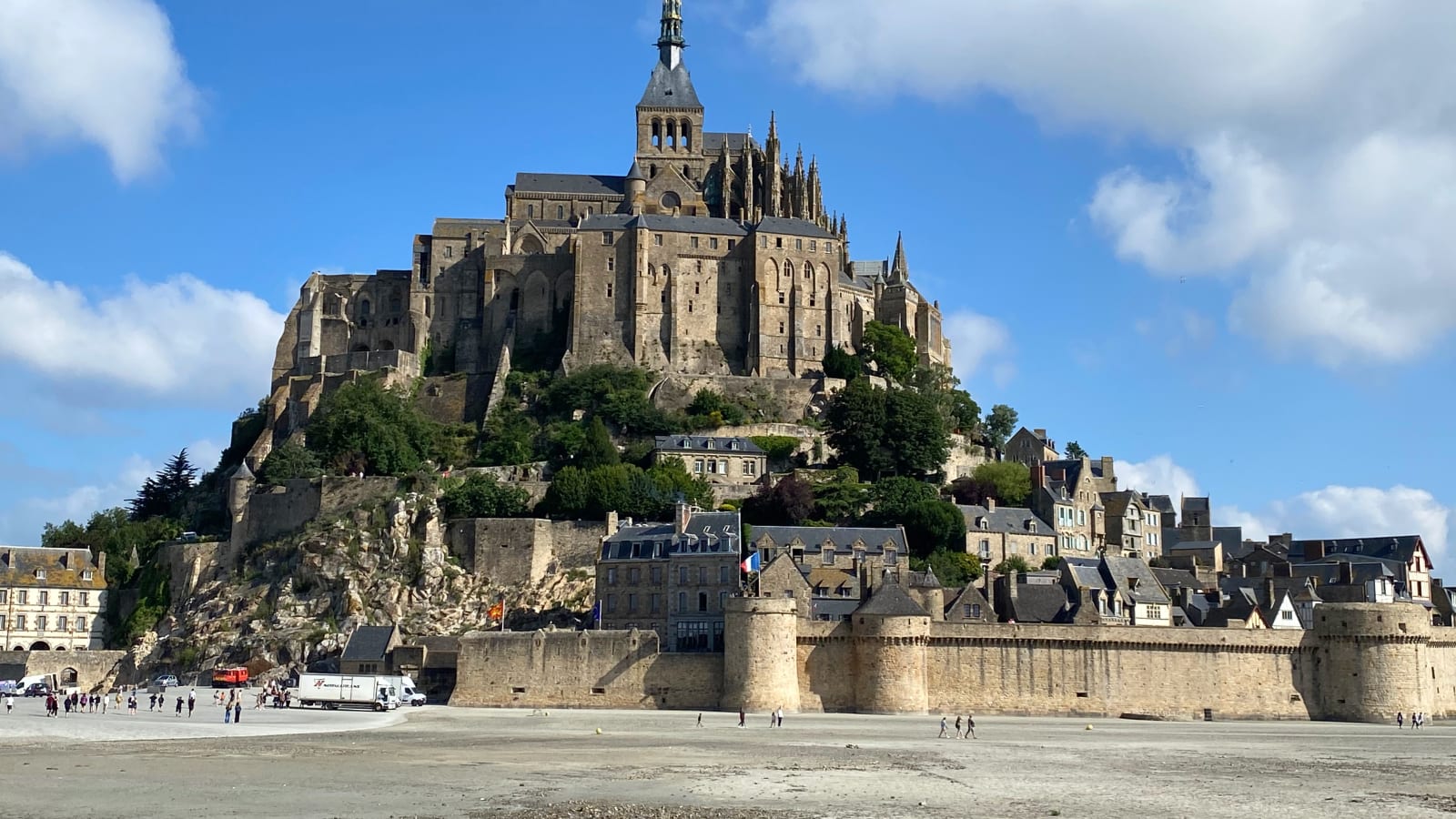 Mont Saint-Michel Small-group by Minivan from Paris with Calvados.