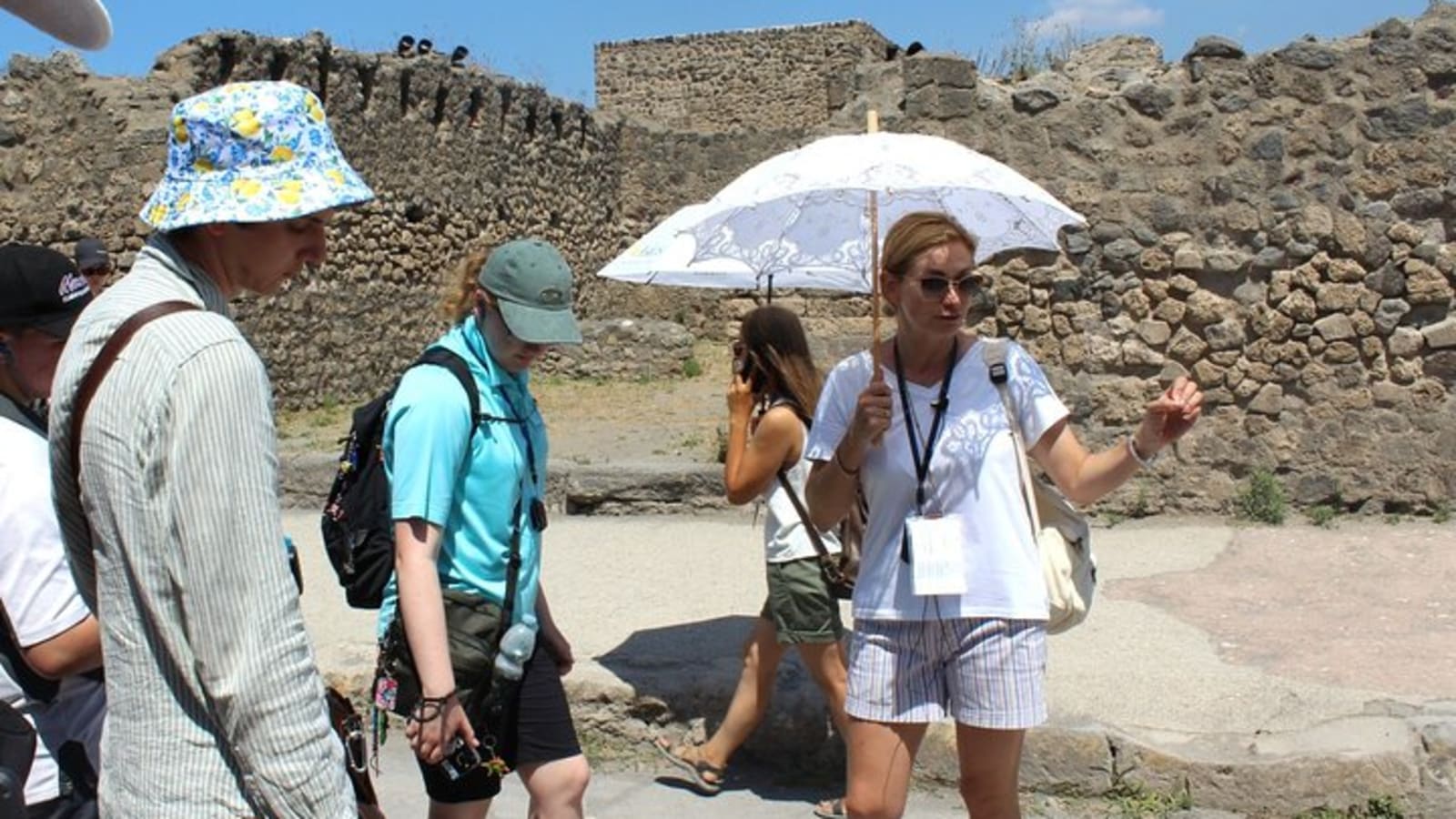 From Naples: Pompeii & Mount Vesuvius Full-Day Tour with Lunch