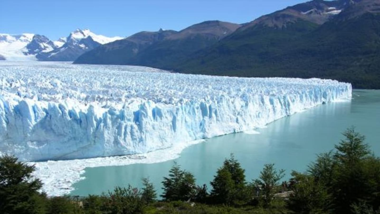 4-Day Tour to El Calafate by Air from Buenos Aires with Perito Moreno Glacier