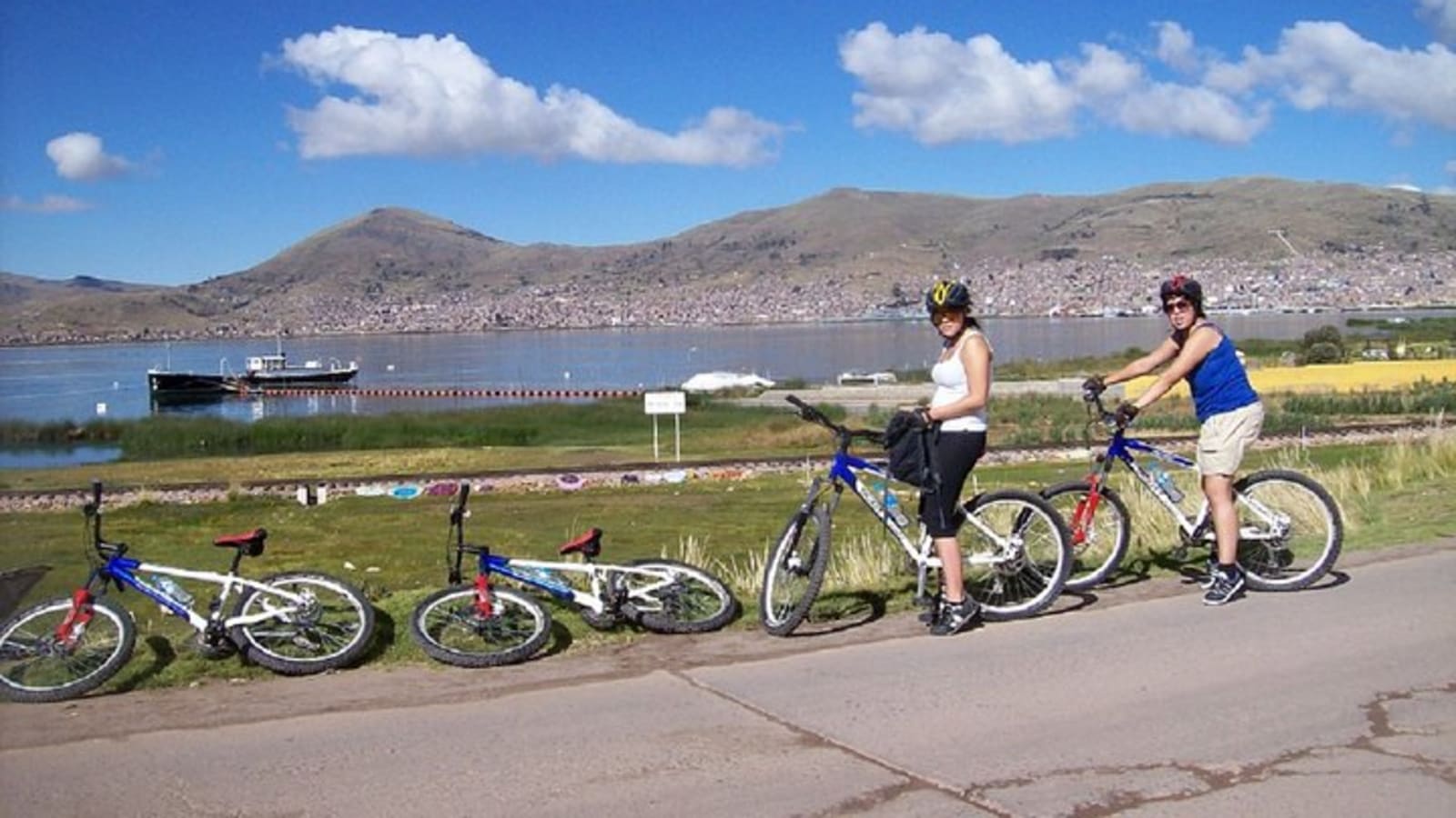 Mountain bike around Lake Titicaca