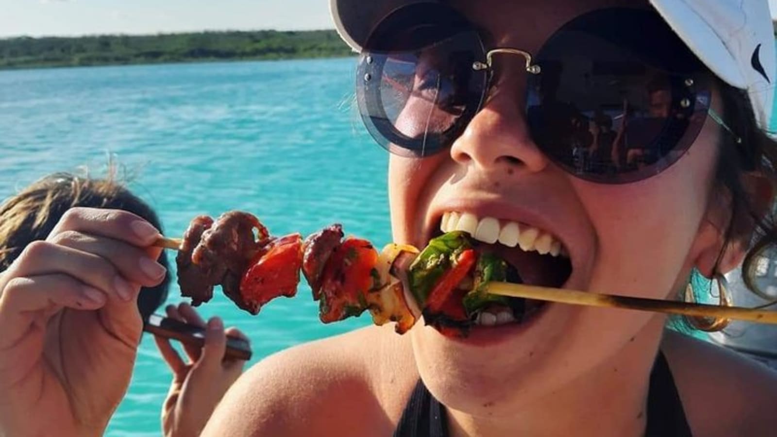 Laguna Grill Barco Privado con Parrillada a Bordo y Bebidas