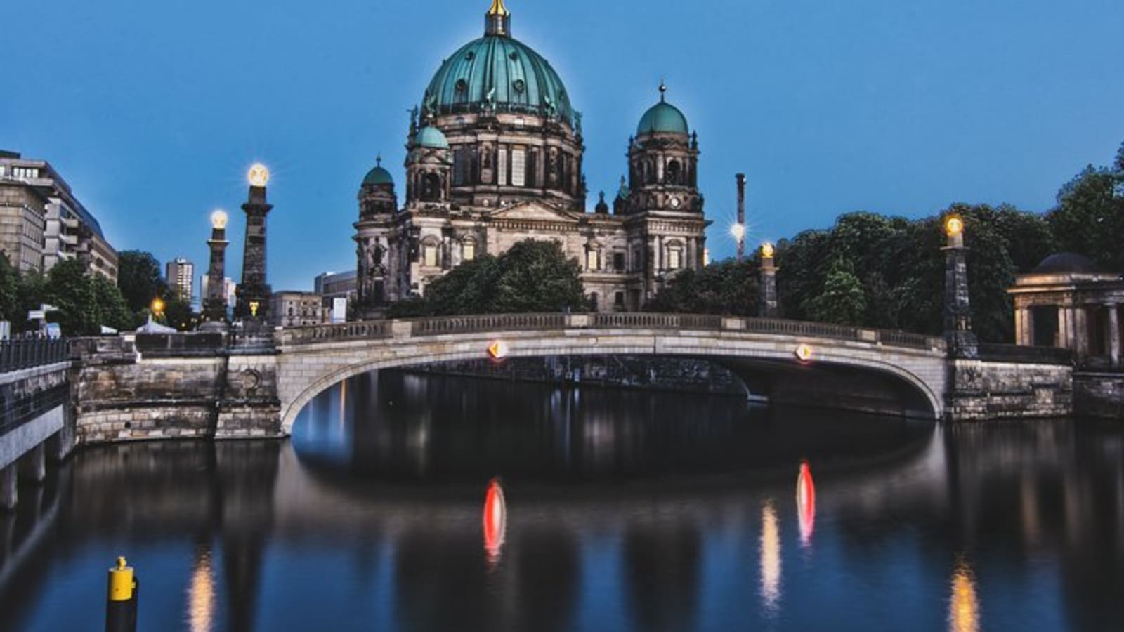 Private Berlin WWII and Cold War History Tour with Local Expert Guide