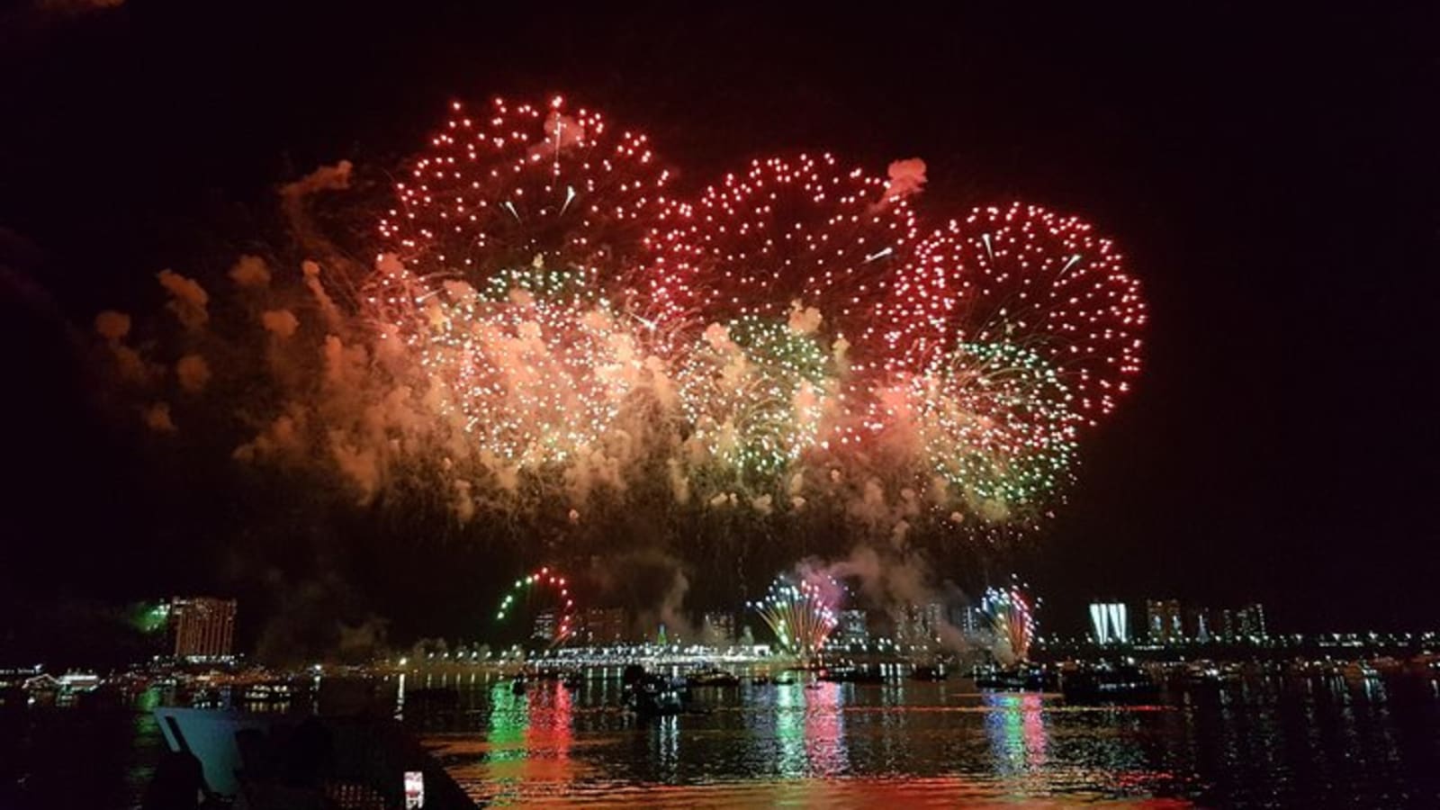 Manaus Reveillon by boat Reveillon em Manaus de Barco!