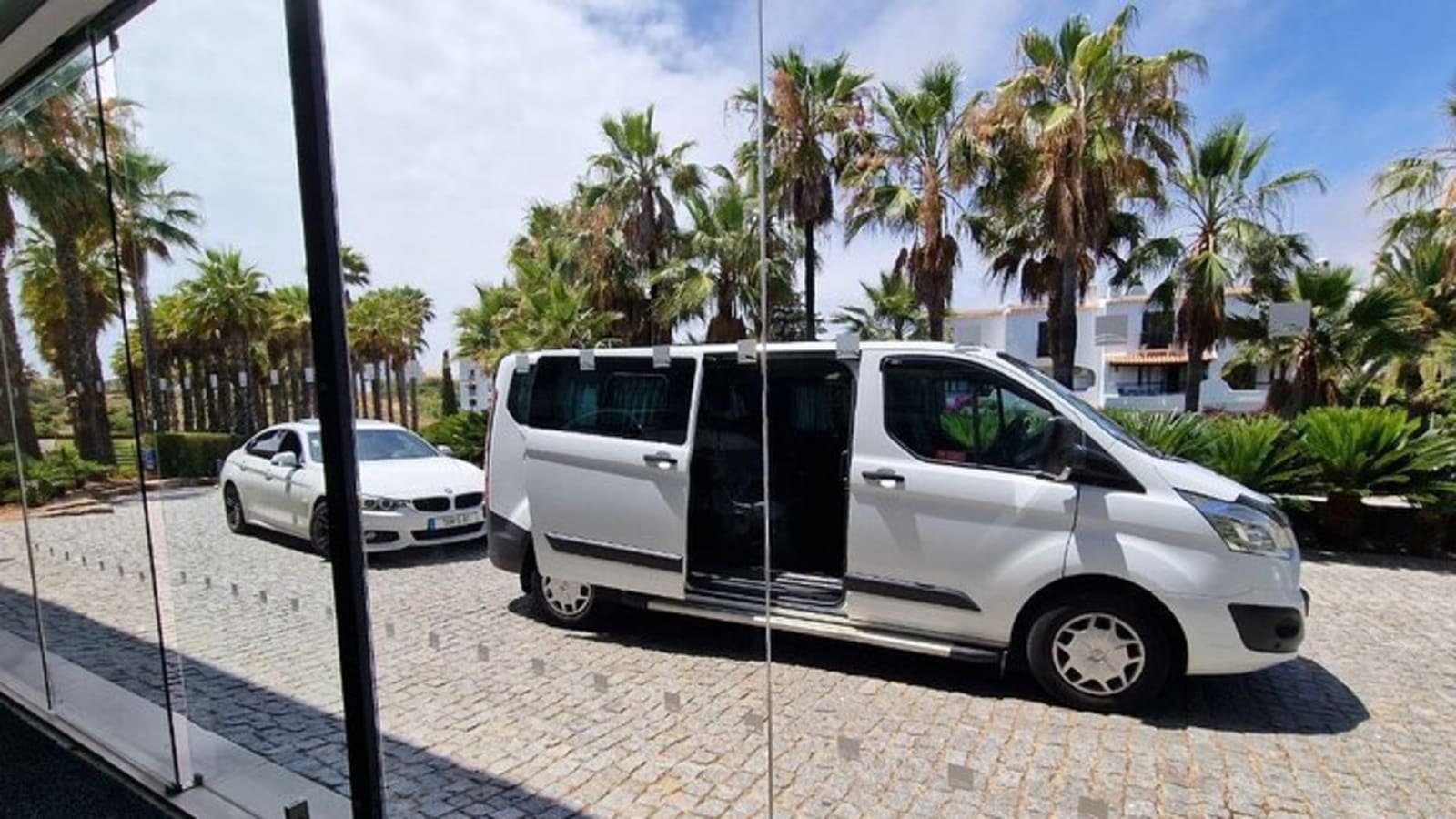 Private transfers between Faro and Olhos de Água