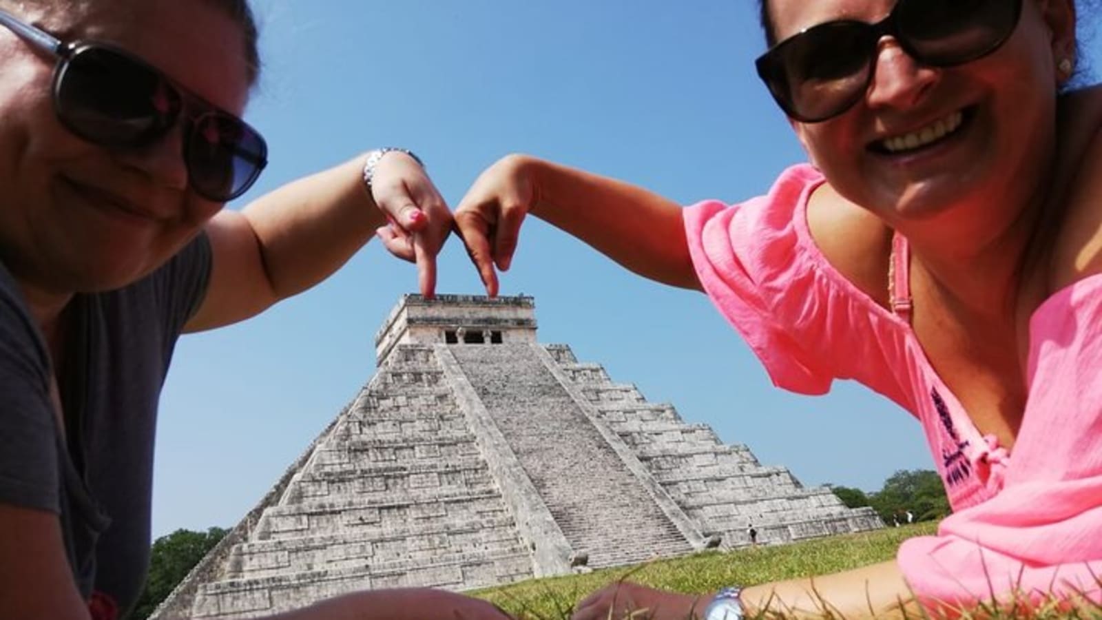 CHICHEN-ITZA MARAVILLA Cenotes & Valladolid Private Tour