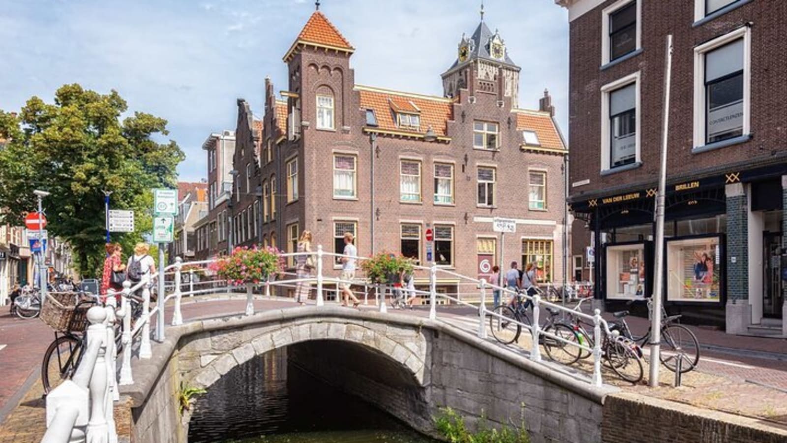 Delft Quest: The Blue Pottery Mystery of Old Delft