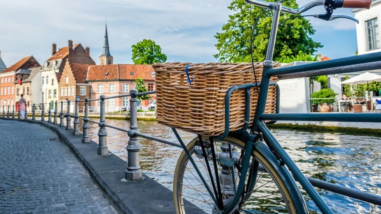 Private Bruges 3.5-Hour Guided Bike Tour: Discover Hidden Gems