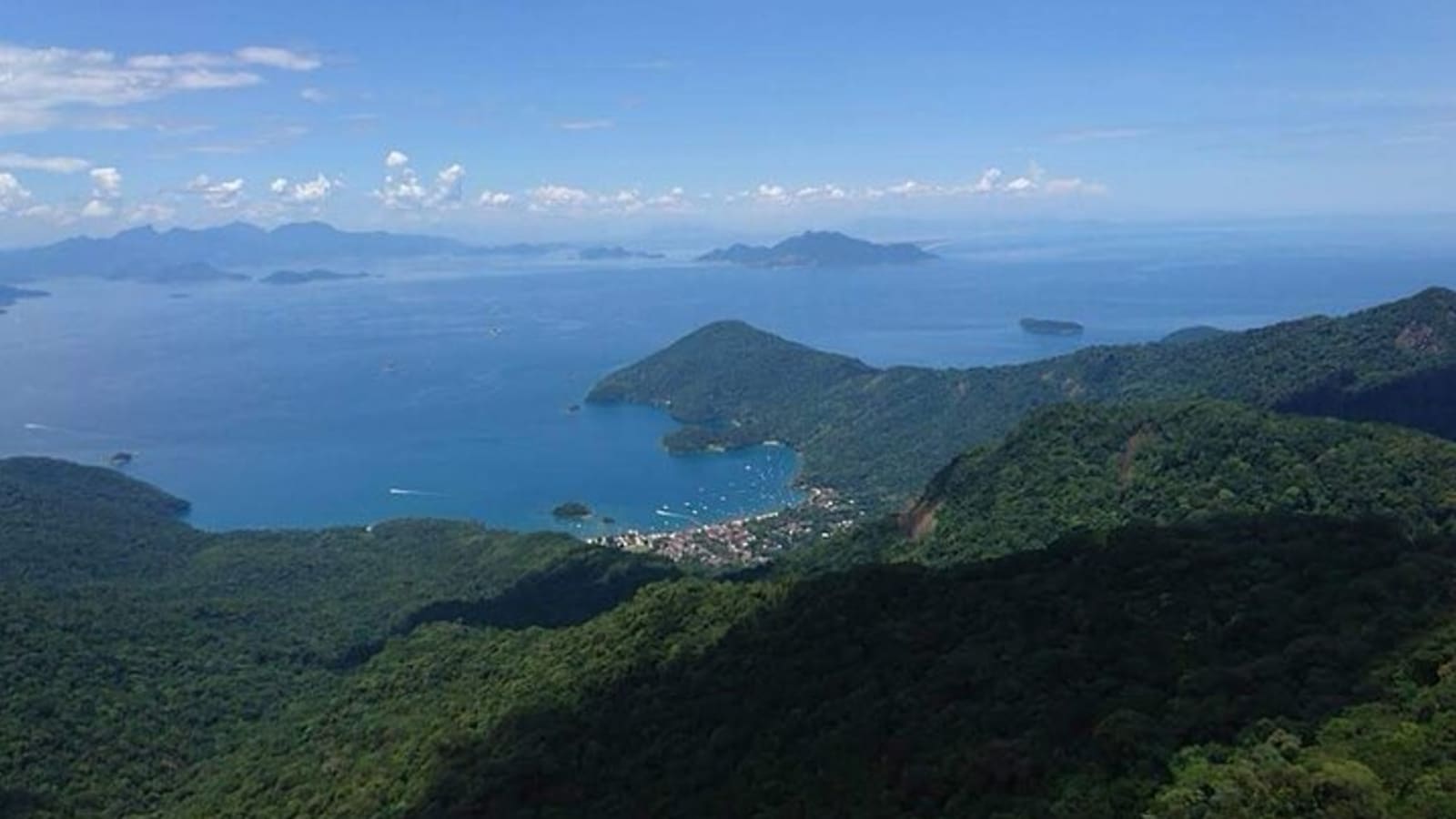 From Abraão: Pico do Papagaio 9h Private Hiking Ilha Grande
