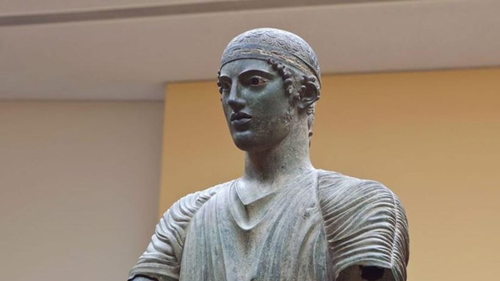 Delphi private tour: Navel of Earth, Apollo Temple, Oracle