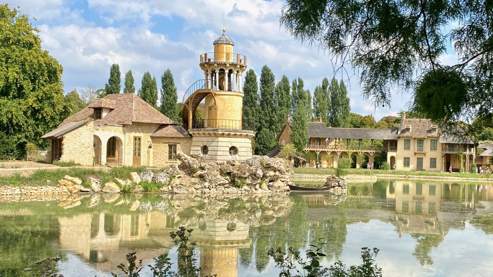 Giverny Versailles Trianon Small Group from Paris by Minivan.